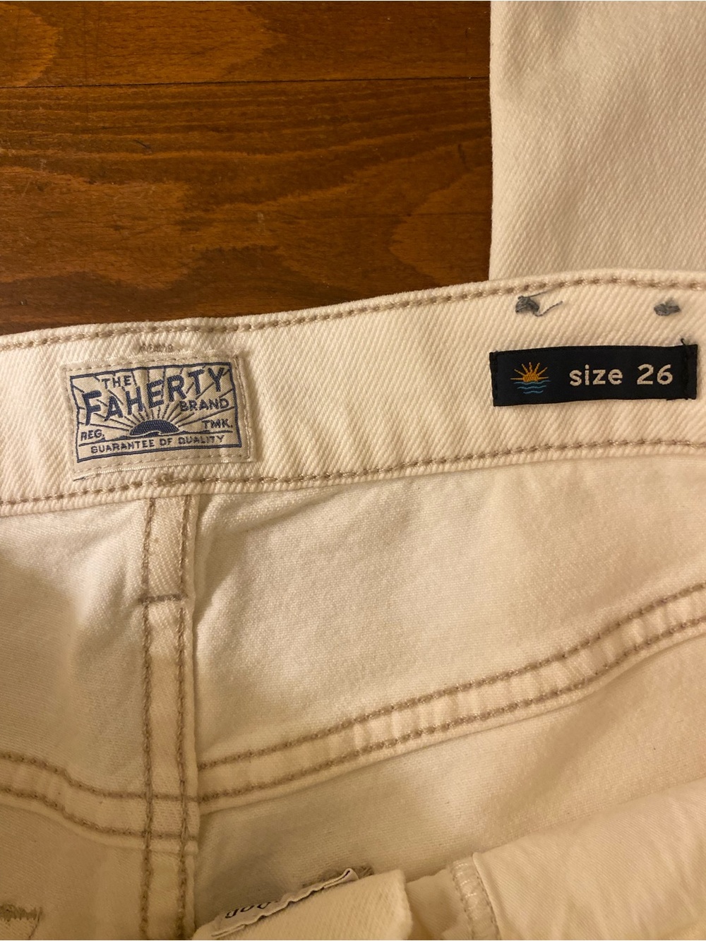 Women’s Faherty White Straight Leg Jeans Sz26 99% Organic Cotton - Picture 5 of 6
